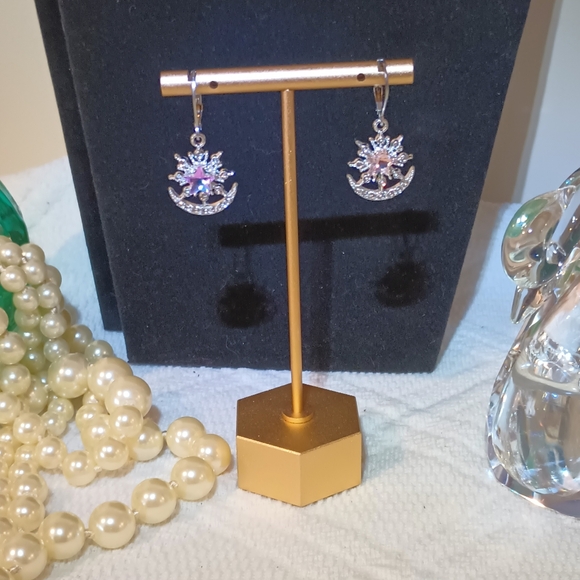 Lovely Rhinestone Charm Earrings So Pretty and Shimmering - Picture 3 of 15